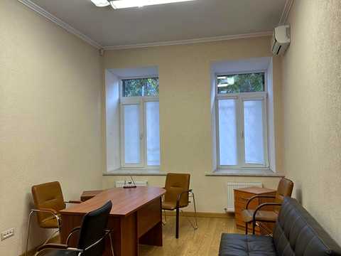 комерційна за адресою Новосельського вул., 97