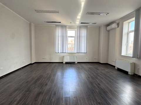 комерційна за адресою Антоновича вул. (Горького), 33в