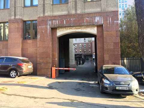 комерційна за адресою Антоновича вул. (Горького), 33в