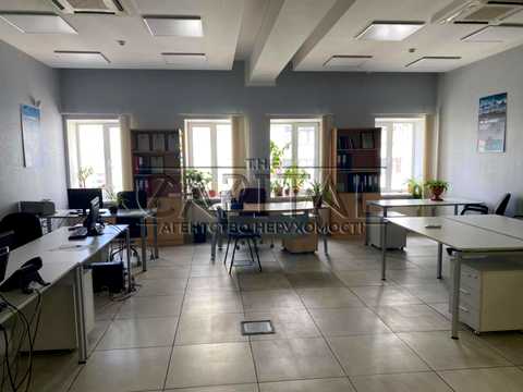 комерційна за адресою Київ, Лариси Руденко вул., 6