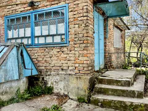 дом по адресу с. Долгошии, Незалежності