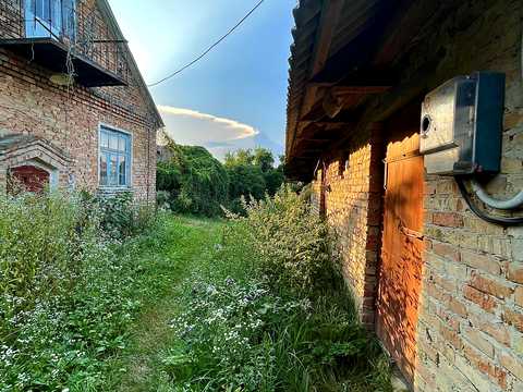 дом по адресу с. Долгошии, Незалежності