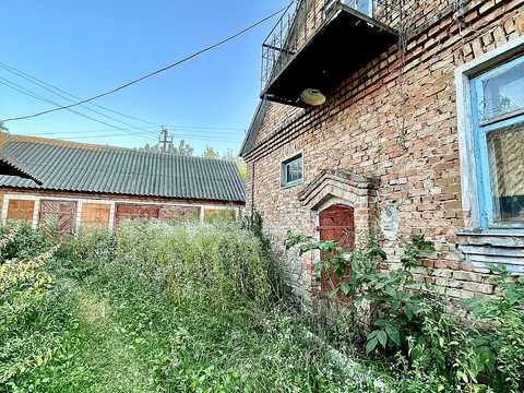 дом по адресу с. Долгошии, Незалежності