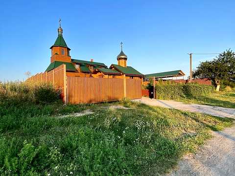 дом по адресу с. Долгошии, Незалежності