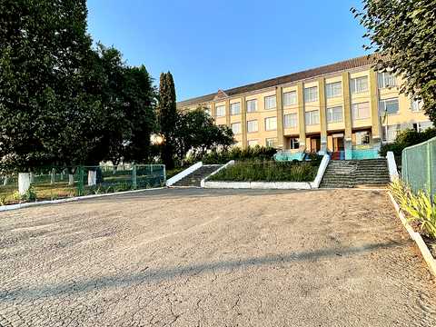 дом по адресу с. Долгошии, Незалежності