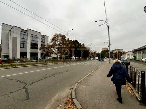 комерційна за адресою Мостицька вул., 4