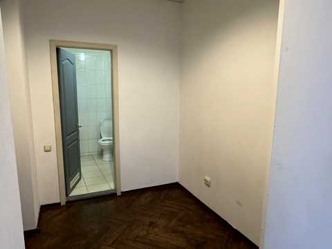 комерційна за адресою Новосельського вул., 100