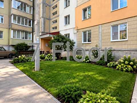 квартира по адресу Владимира Момота ул., 52