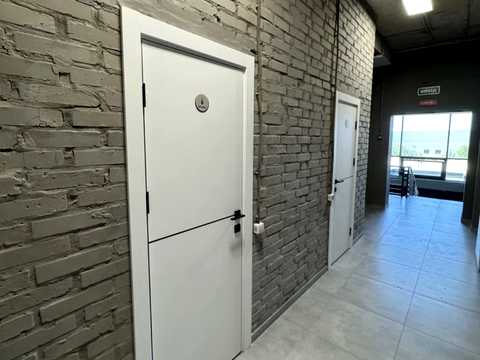 комерційна за адресою Дорожна, 60