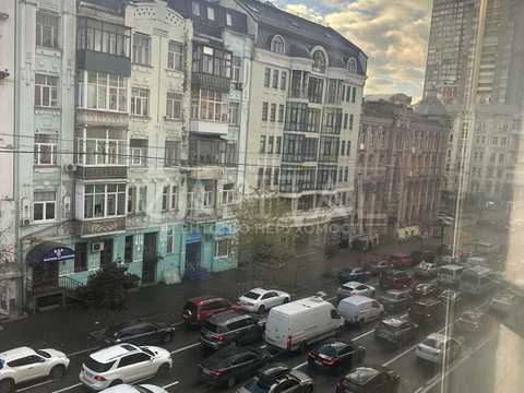 комерційна за адресою Саксаганського вул., 1