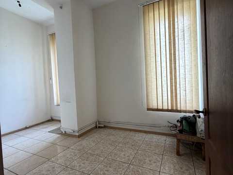 комерційна за адресою Варненська вул., 7в