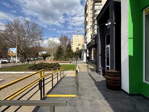 комерційна за адресою Варненська вул., 7в