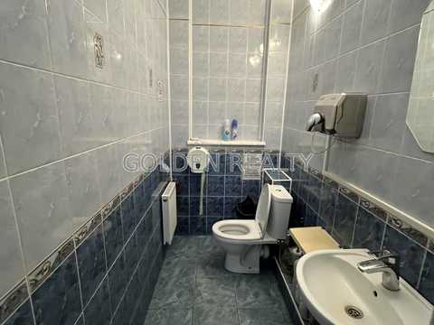 комерційна за адресою Спаська вул., 75