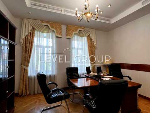 комерційна за адресою Костянтинівська вул., 1