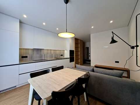квартира за адресою Салютна вул., 2к25
