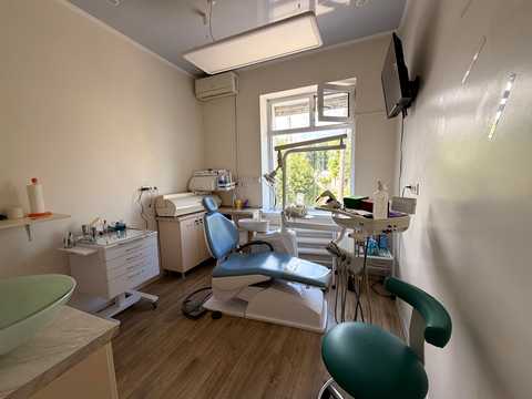 комерційна за адресою Наукова вул., 1