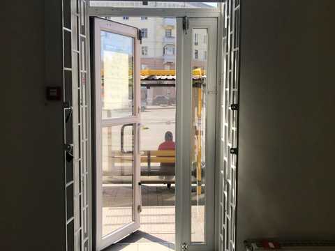 комерційна за адресою Вокзальна пл. (Петровського), 1