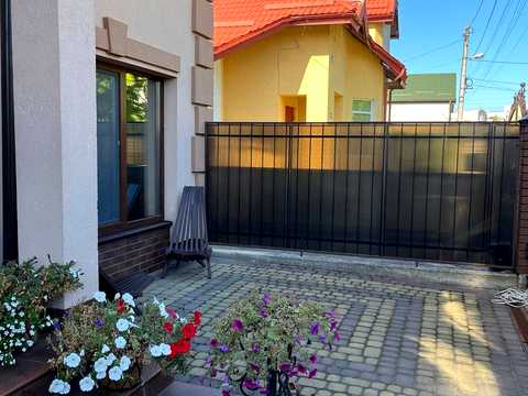 коммерческая по адресу Зоряная ул., 12
