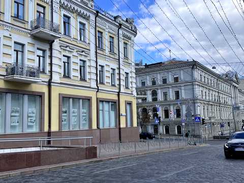 комерційна за адресою Євгена Чикаленка вул. (Пушкінська), 8-Б