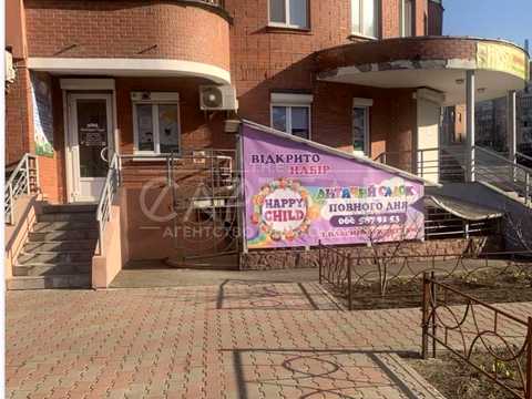 комерційна за адресою Анни Ахматової вул., 13