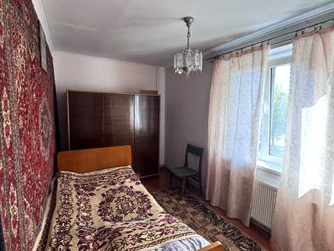квартира за адресою Євгена Коновальця, 2