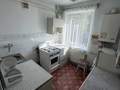 квартира за адресою Євгена Коновальця, 2