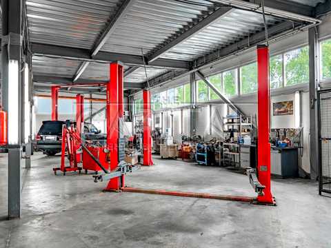 комерційна за адресою Центральна вул., 1