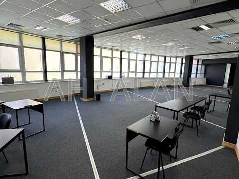 комерційна за адресою Євгена Коновальця вул. (Щорса), 36Д