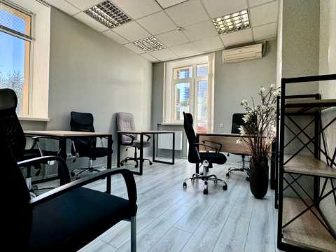 комерційна за адресою Євгена Коновальця вул. (Щорса), 32-Г