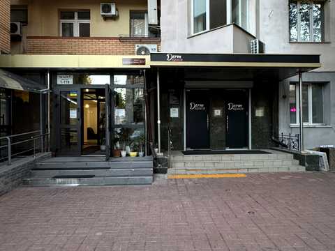 комерційна за адресою Євгена Коновальця вул. (Щорса), 32-Г