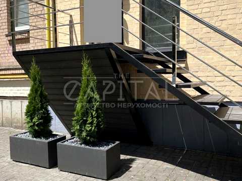 комерційна за адресою Межигірська вул., 57/17