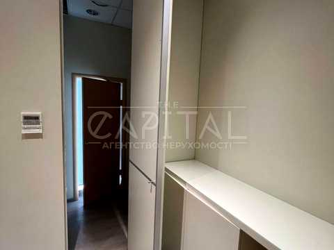 коммерческая по адресу Лесі Українки пл., 7а
