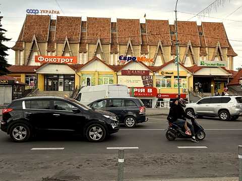 комерційна за адресою Чорновола вул., 19