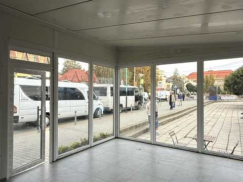 комерційна за адресою Чорновола вул., 19