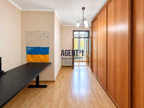 квартира за адресою Шовкуненка вул., 8/20
