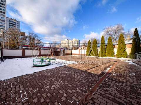 комерційна за адресою Польова вул., 61
