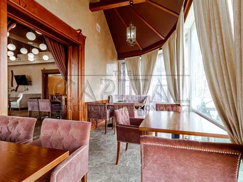 комерційна за адресою Садова вул., 62