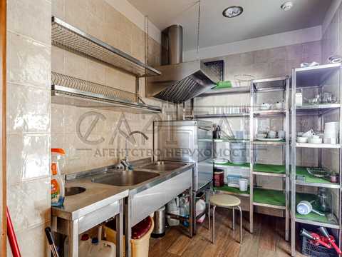 комерційна за адресою Садова вул., 62