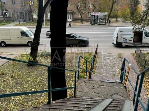 комерційна за адресою Васильківська пл., 8