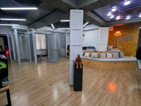 комерційна за адресою Лейпцизька вул., 12