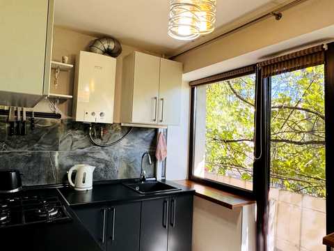 квартира за адресою Леонтовича вул. (Бєлінського), 8