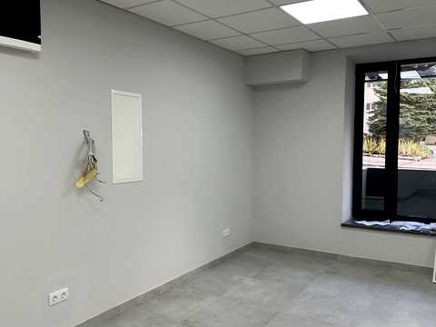 комерційна за адресою Винниченка вул., 23