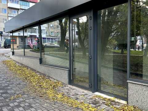 комерційна за адресою Винниченка вул., 23