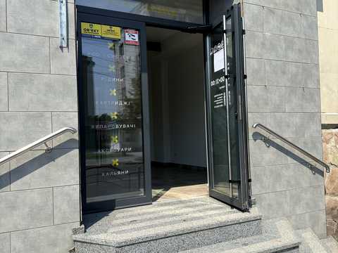 комерційна за адресою Винниченка вул., 47