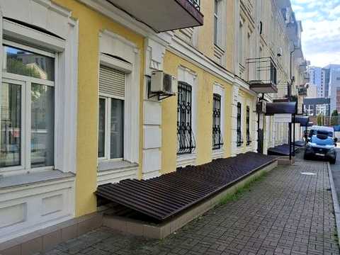 комерційна за адресою Антоновича вул. (Горького), 48-Б