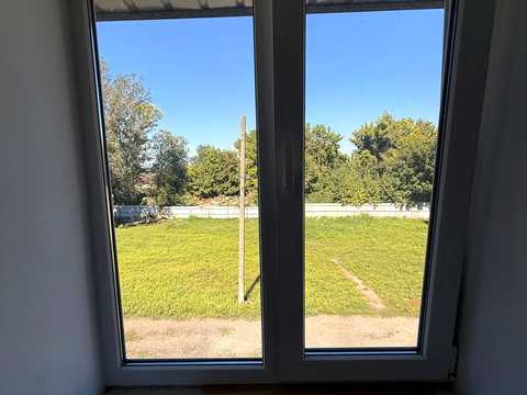 комерційна за адресою Діамантна вул., 8