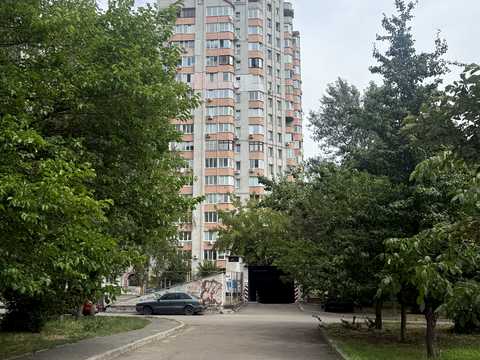 паркомісце за адресою Анни Ахматової вул., 35-Б