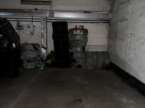 паркомісце за адресою Анни Ахматової вул., 35-Б