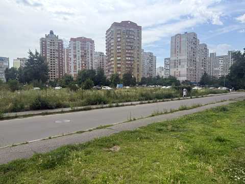 паркомісце за адресою Анни Ахматової вул., 35-Б