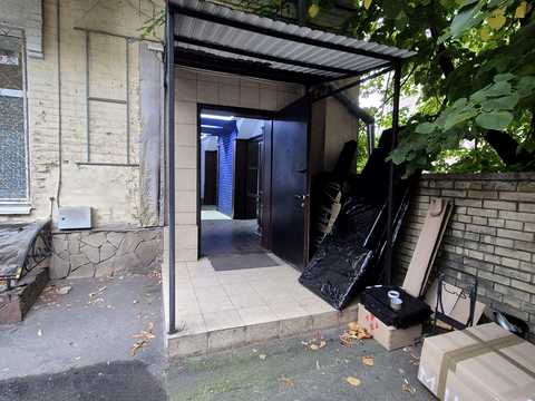 комерційна за адресою Саксаганського вул., 27-Б